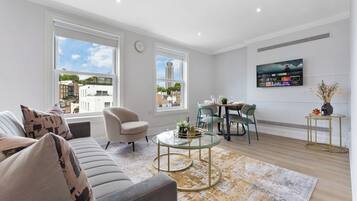 One Bedroom Apartment 4A | Iron/ironing board, free WiFi, bed sheets