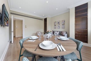One Bedroom Apartment 1 | Living area | 32-inch Smart TV with digital channels - BAZ Tower - London (London)