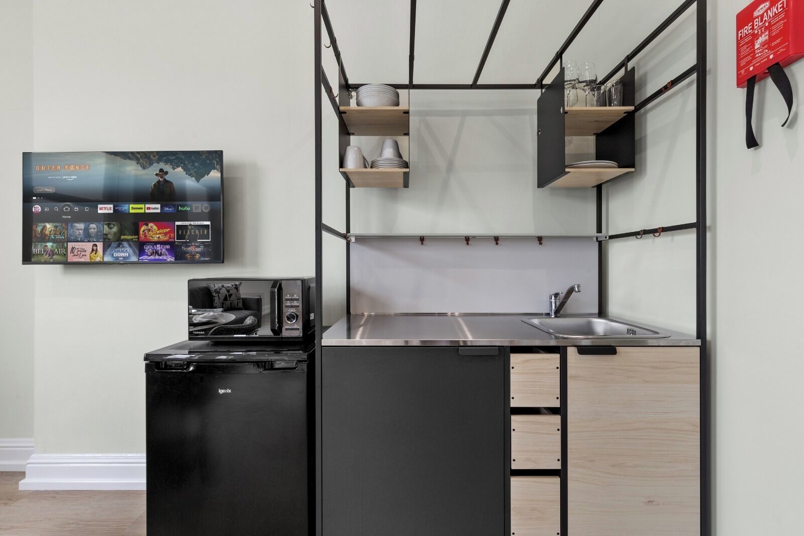 Studio suite | Privékitchenette | Een mini-koelkast, een magnetron, een waterkoker, een broodrooster