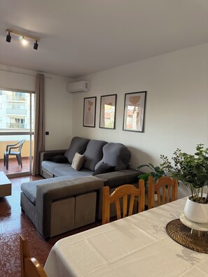 Living area - Spacious and bright apartment for 7 people in the center of Nerja (Nerja)