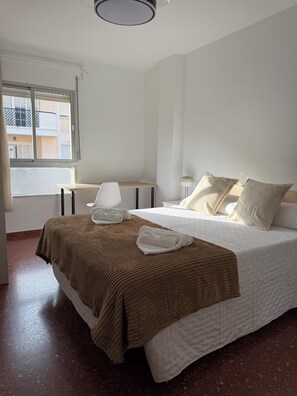 WiFi, bed sheets - Spacious and bright apartment for 7 people in the center of Nerja (Nerja)