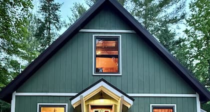 Woolly Bugger Riverfront Chalet - Betsie River - Crystal Mountain