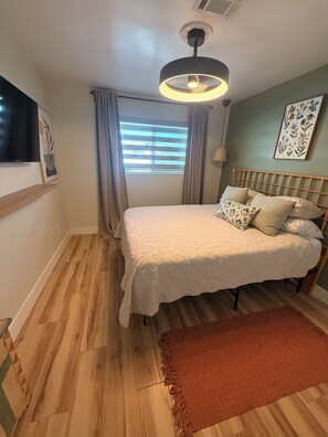 1 bedroom, iron/ironing board, travel cot, free WiFi - Desert Flower Stay 10 minutes from the Airport #2 (Phoenix)