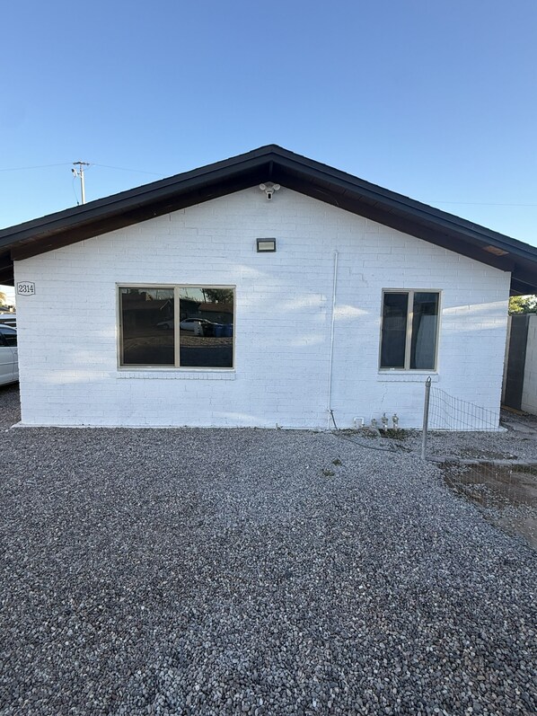 Exterior - Desert Flower Stay 10 minutes from the Airport (Phoenix)