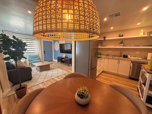 Smart TV - Desert Flower Stay 10 minutes from the Airport #2 (Phoenix)