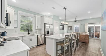 The Salty Dog | 3 Bed/3 Bath, Walk to the Beach