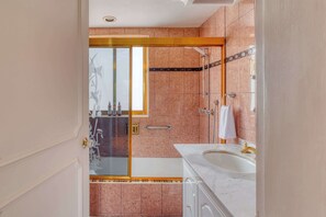 Apartment, Multiple Beds, Kitchen, City View (Amsterdam 247-802) | Bathroom | Towels - Stylish Stay in Condesa for Football Fans (Mexico City)
