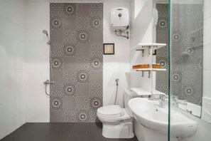 Biệt thự dành cho gia đình, 4 phòng ngủ | Phòng tắm | Buồng tắm vòi sen, đồ dùng nhà tắm miễn phí, máy sấy tóc, khăn tắm 