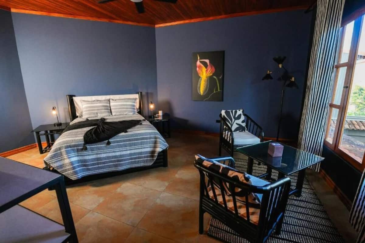 Comfort House, Multiple Bedrooms, Balcony, Mountain View | Iron/ironing board, free WiFi, wheelchair access