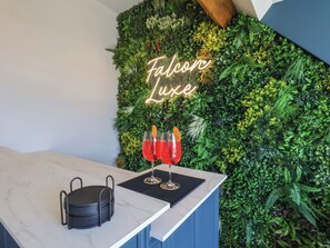 Dining - FALCON LUXE, luxury holiday cottage, with a garden in Whitby (Whitby)