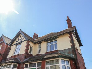 Exterior - FALCON LUXE, luxury holiday cottage, with a garden in Whitby (Whitby)