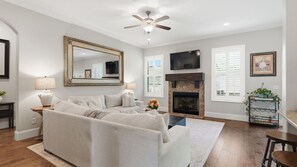 Smart TV - Upscale & Spacious in the Heart of Hendersonville 30 Min from Nashville/Airport (Hendersonville)