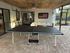 Property grounds - 3-bedroom house in beautiful Fort Myers with cool AC. Swimming poo. (Fort Myers)