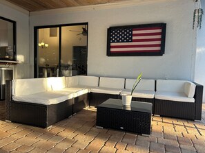 Terrace/patio - 3-bedroom house in beautiful Fort Myers with cool AC. Swimming poo. (Fort Myers)