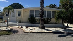 A single-story building with a flat roof, a visible door, and a number '904' on the side. - Spacious Furnished Retreat- Perfect for Extended Stays (Venice)