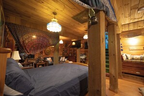 4 bedrooms, iron/ironing board, WiFi, bed sheets - Lake Belton Boho Escape - ADA Ramps + RV Parking (Temple)