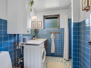 Bathroom - "Tjerk" - 900m from the sea by Interhome (Væggerløse)