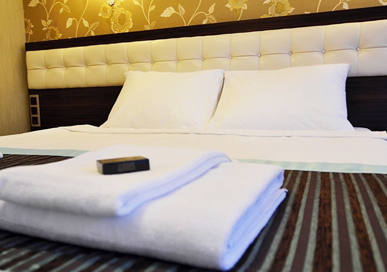 Habitación estándar con 1 cama matrimonial o 2 individuales, balcón | Wifi gratis 