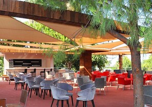 Outdoor dining - Marinez Hotel – All Inclusive (Kemer)