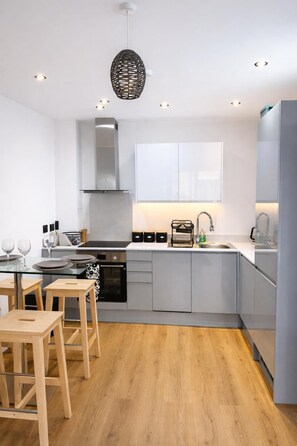 Private kitchen - Spacious stay perfect for Business and Leisure (Birmingham)