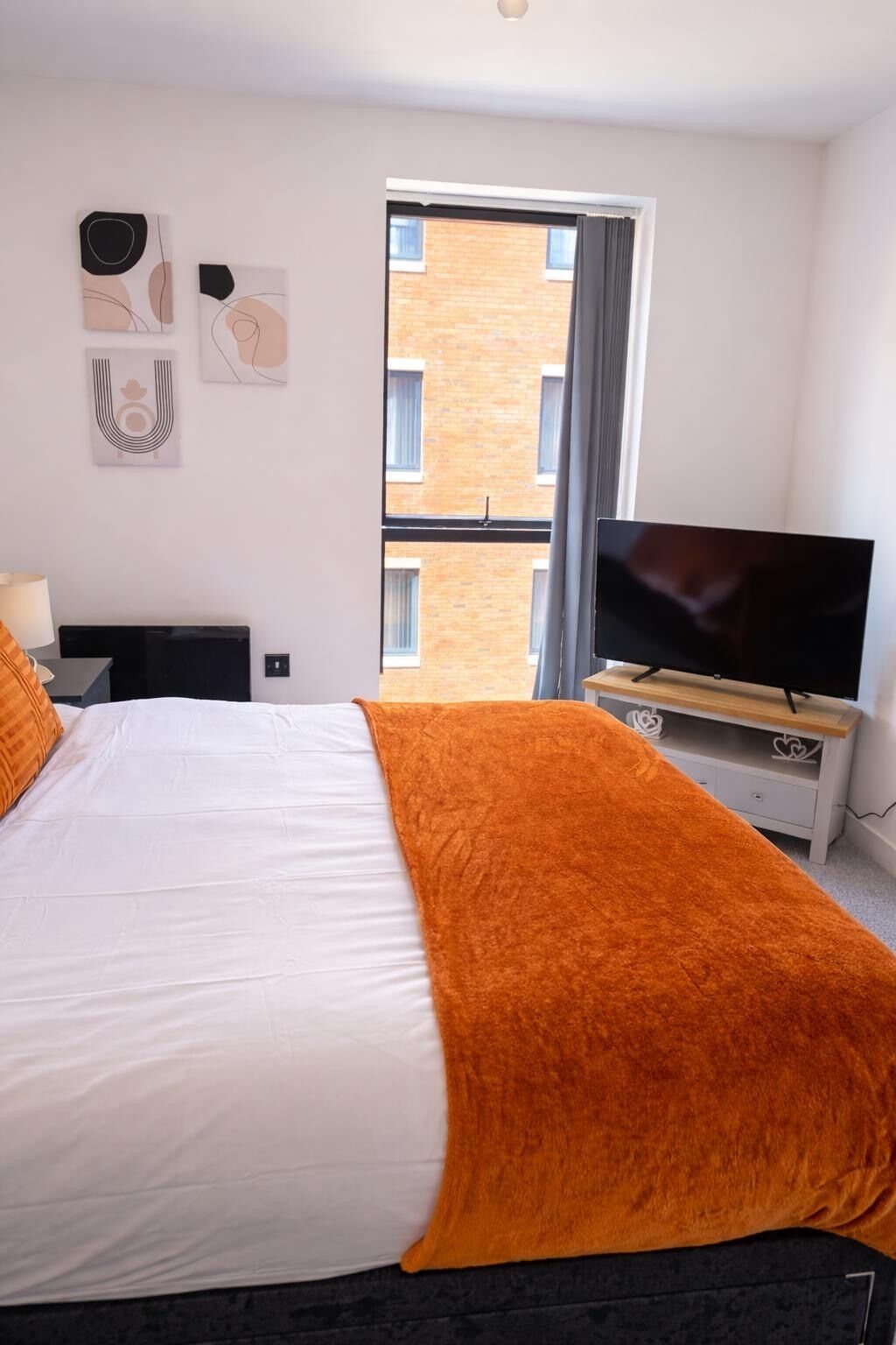 2 slaapkamers, een strijkplank/strijkijzer, wifi, beddengoed