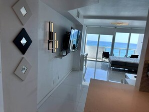Iron/ironing board, WiFi, bed sheets, wheelchair access - 1128 - Ocean View with Balcony (Miami Beach)