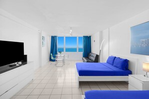In-room safe, iron/ironing board, WiFi, bed sheets - 530 - Large Studio Ocean View (Miami Beach)