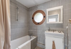 Shower, hair dryer, towels, soap - Villa Anantara - Cap Ferret *Heated pool *Market *Beaches (Lège-Cap-Ferret)