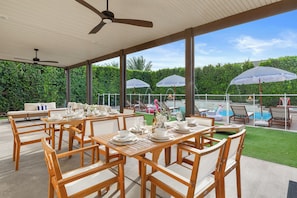 Outdoor dining - The Ultimate Oasis: 7BR Private Resort, Spa & More (Coachella)