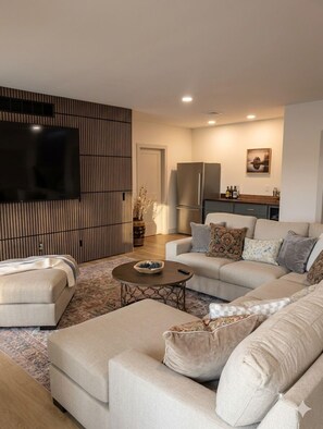 Living area - High Above It All - Secluded 3BR Retreat Nestled Into the Mountaintop (Paupack)