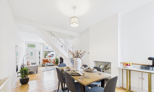 Stylish 2BR | Free Parking | 2 Baths | Oadby