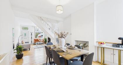 Stylish 2BR | Free Parking | 2 Baths | Oadby