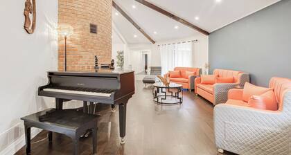 Luxury 5 Bedroom Nature Villa in Beautiful Pickering with Swimming Pool