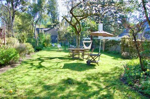 Property grounds - A garden in the city... (Nantes)
