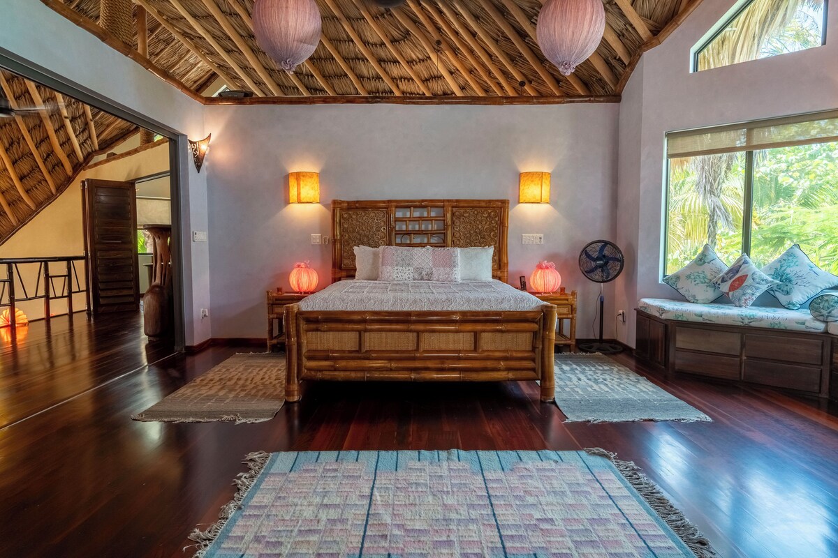 Elite Villa, Sea View, Beachfront | Premium bedding, down comforters, pillowtop beds, minibar