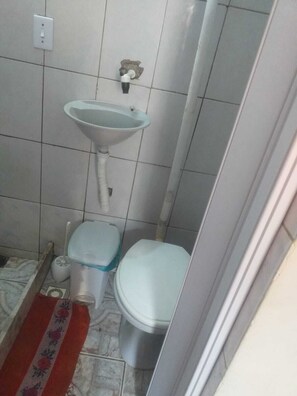 Bathroom - Hostel (vacancies) shared and private rooms (Rio de Janeiro)