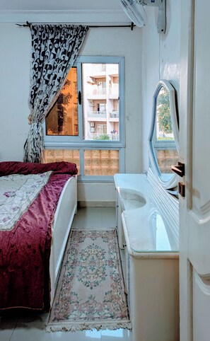 2 bedrooms, desk, iron/ironing board, free WiFi - Madinaty Cozy 2BR narrow garden view apartment (Madinaty)
