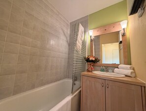 Bathroom - Coastal Retreat on the Vermilion Coast (Cerbère)