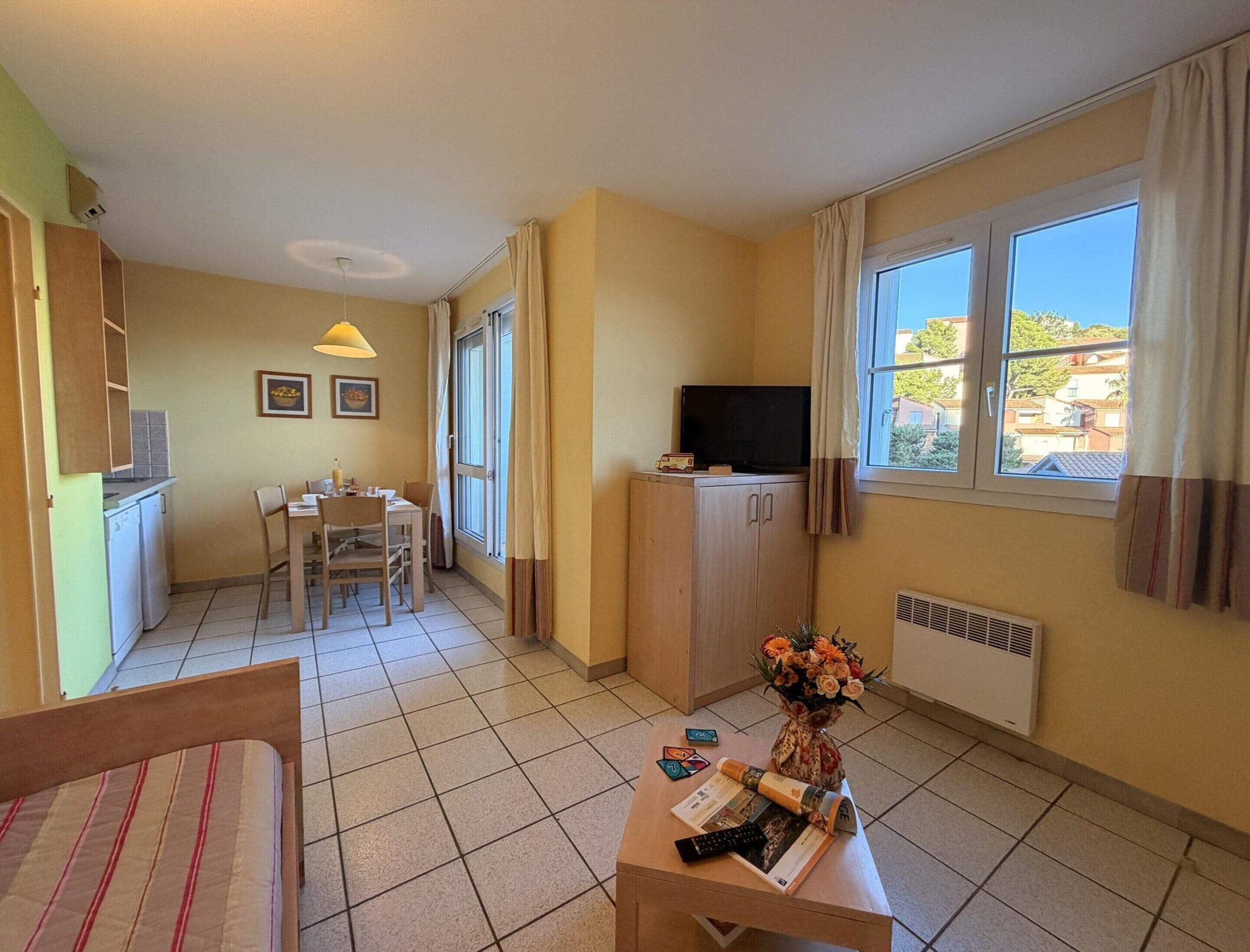 Apartment | Dining