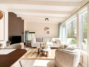 House | Living room - Fantastic Holiday Home Near hot tub (Sint Maartensvlotbrug)