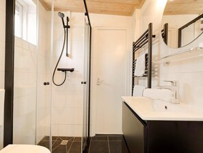 House | Bathroom - Fantastic Holiday Home Near hot tub (Sint Maartensvlotbrug)