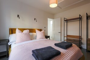 2 Schlafzimmer, Bügeleisen/Bügelbrett, kostenloses WLAN, Bettwäsche