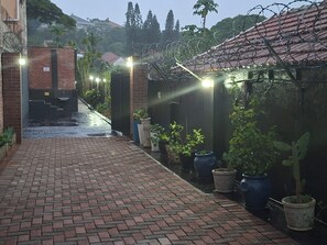 Property grounds - Quaint cottage in Glenwood, Durban (Durban)