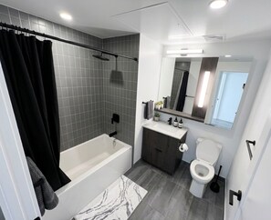 Toallas, jabón, papel de baño 