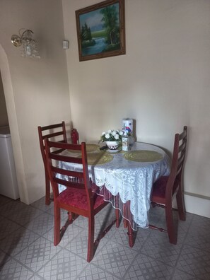 Dining - Fabulous 1-bedroom apartment with AC in Saint Michael (Saint Michael)