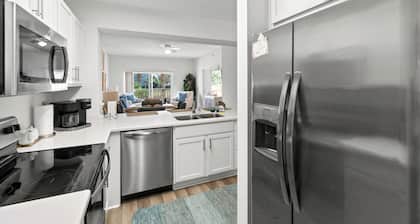 Waterside Village 108. 4 min walk to the beach. Pool and Hot Tub