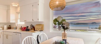 Stunning Ocean & Mountain Views | 2BR/2BA with BBQ