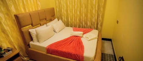 2 bedrooms, iron/ironing board, WiFi (free), bed sheets