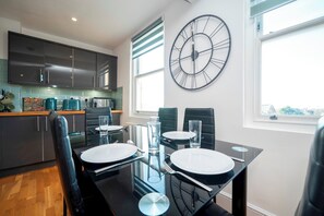 Dining - Stylish Apartment in the Heart of Crystal Palace - Pass the Keys (London)