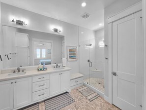 Hair dryer, towels - Luxury Beachfront Ocean Views Pool Access Sleeps 15 (Bolivar Peninsula)